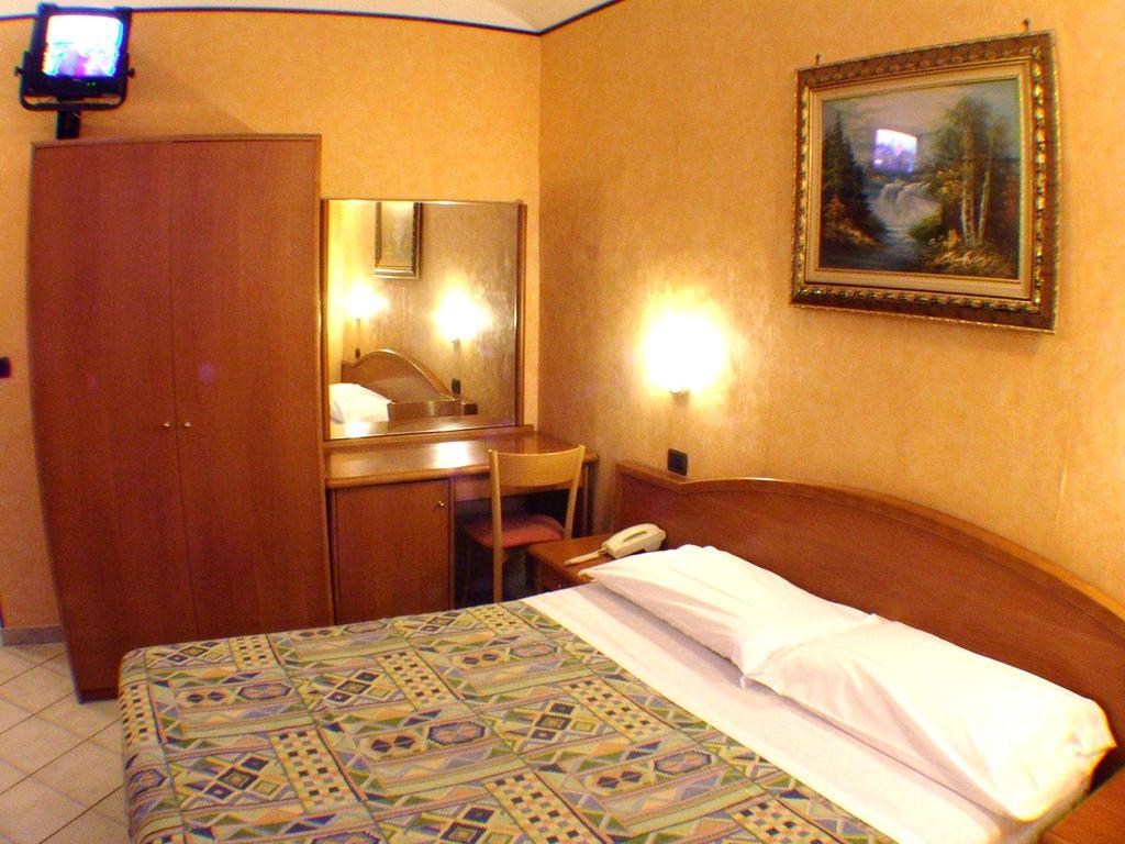 Hotel Isolabella Bussoleno Exterior photo